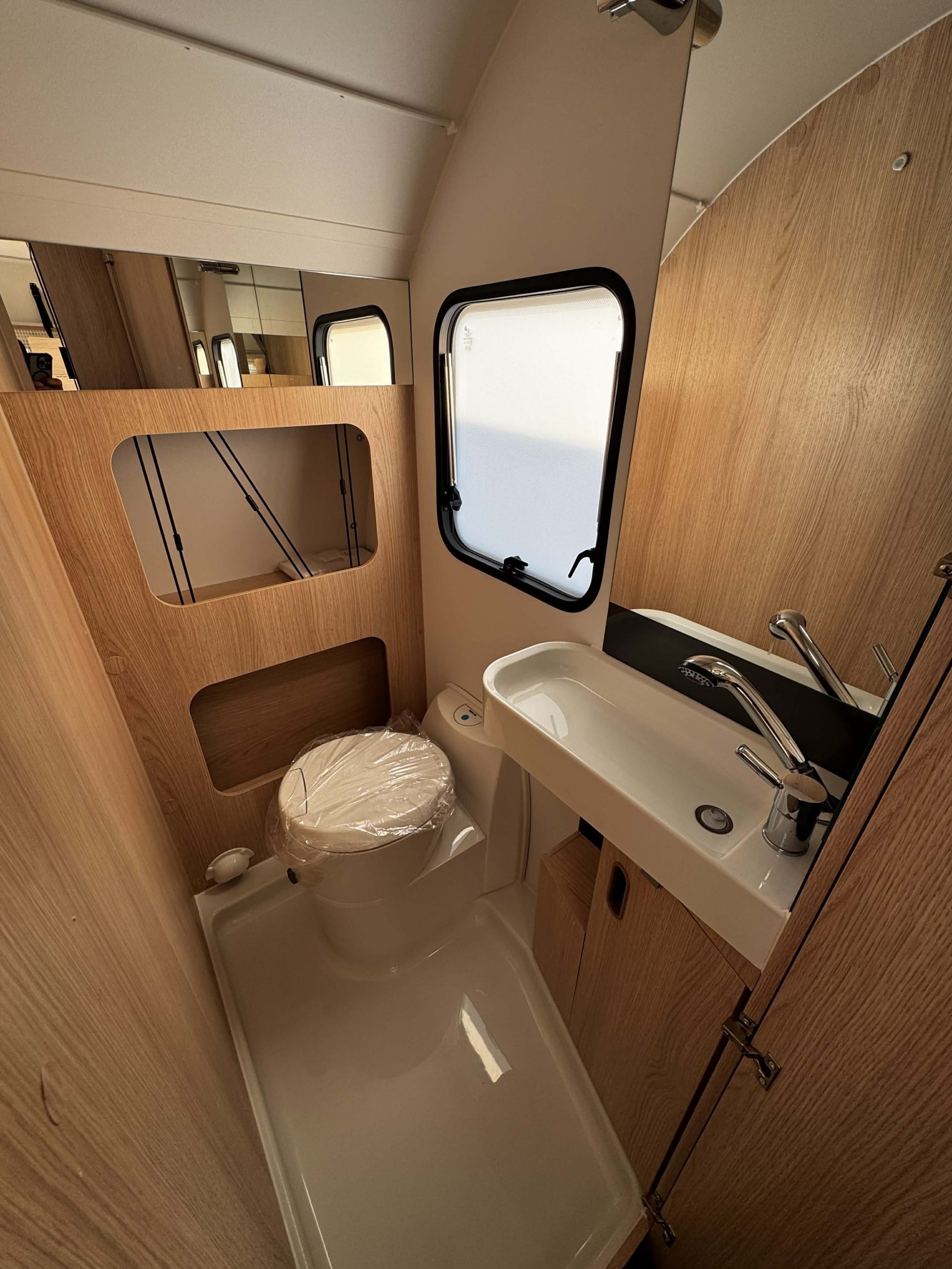 Galeria Adria Aviva 472PK