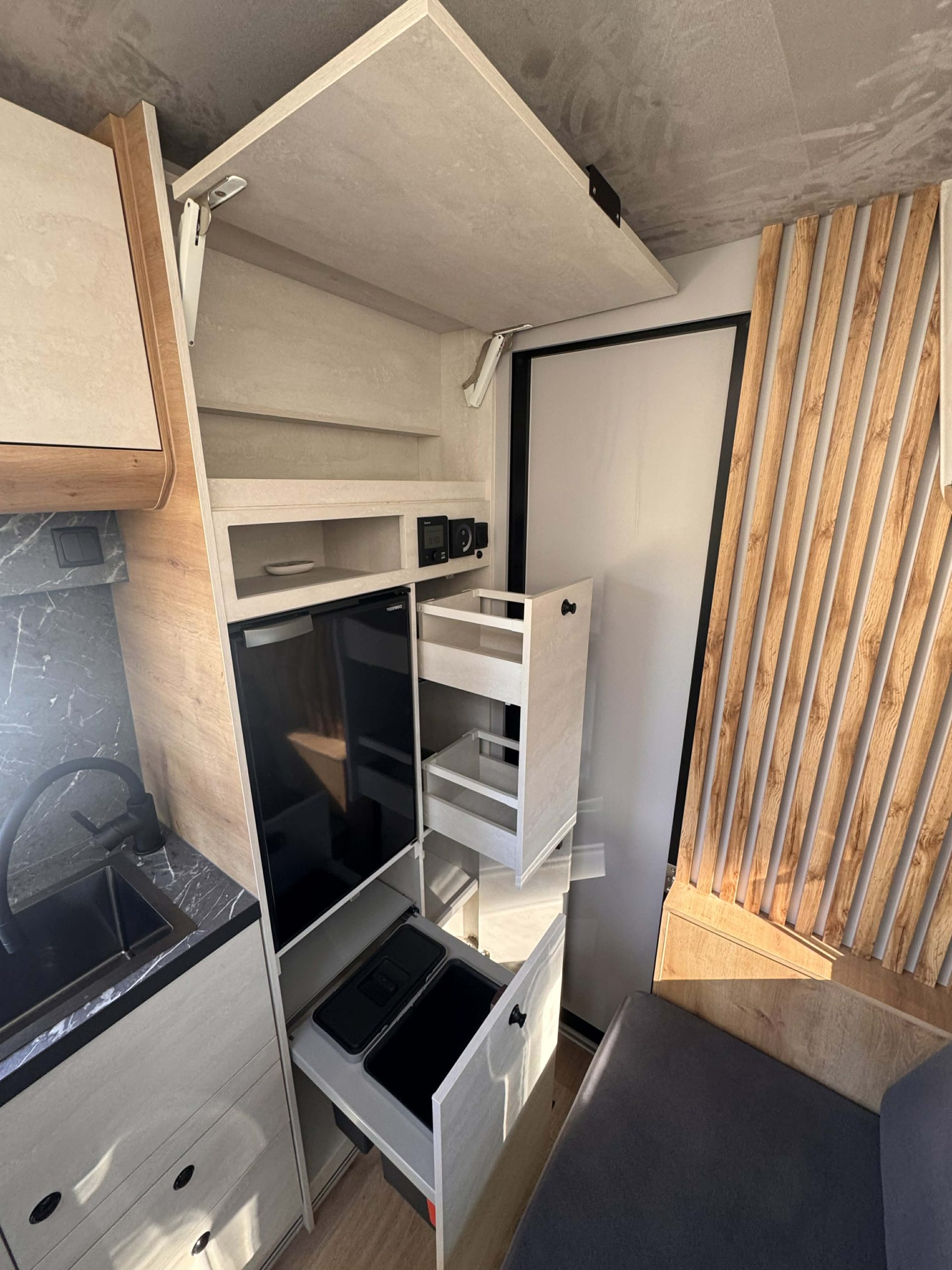 Galeria Globe Traveler Falcon 2XS