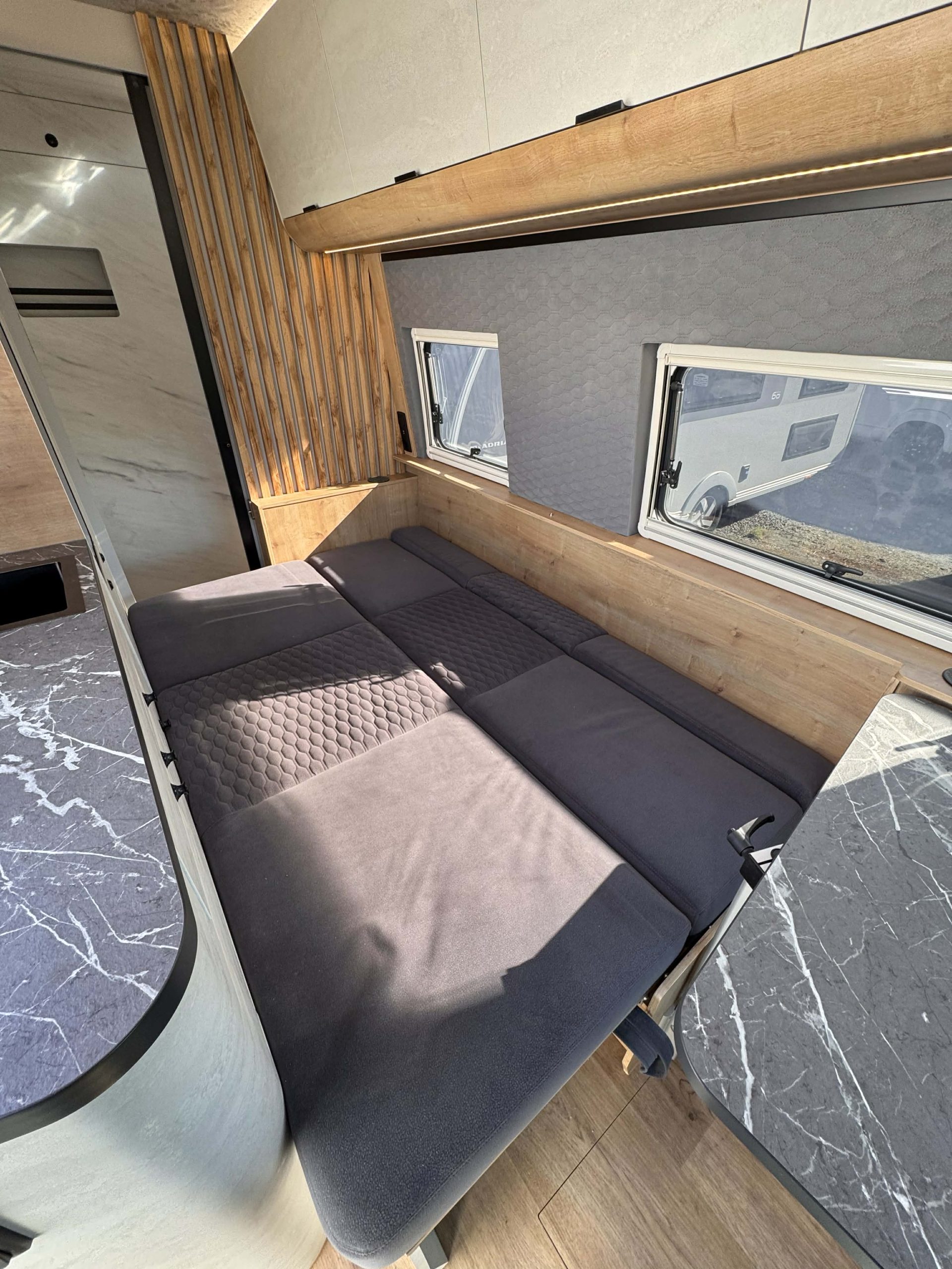 Galeria Globe Traveler Falcon 2XS